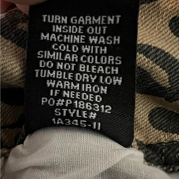 Almost Famous Animal Print Leopard Print Mid Rise Skinny Jeans Size 5 A2 - Picture 11 of 16